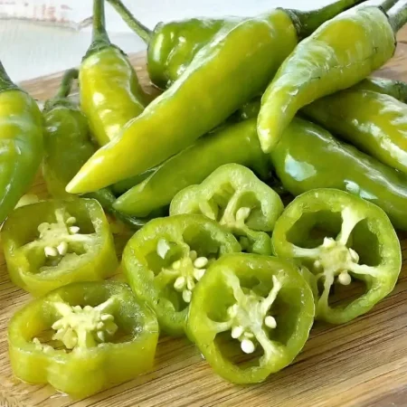 aji_verde_en_tabla_de_madera_8
